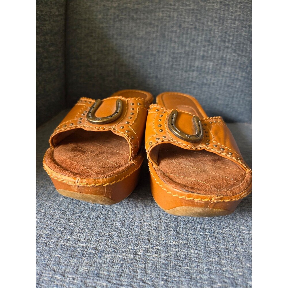 Ariat Women's Brown Leather Horseshoe Wedge Sandals w/ Stud Edging Size 9 - Picture 3 of 11